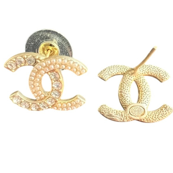 Chanel Brushed Gold Pearl & Crystal CC Stud Earrings Autumn 2022 (CCXX010) - Picture 2 of 6